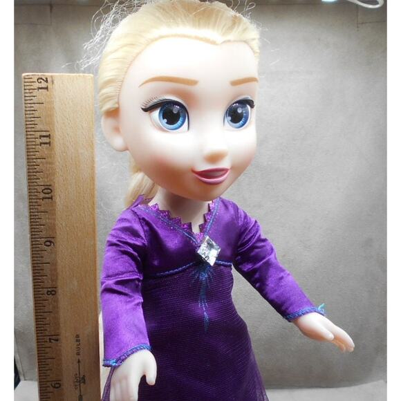 Disney Frozen 2 "Into The Unknown" Elsa Doll Talks/Sings Works Jakks Pacific - Picture 4 of 12